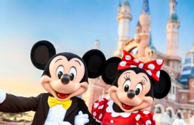 这个暑假，迪士尼“收割”中产父母