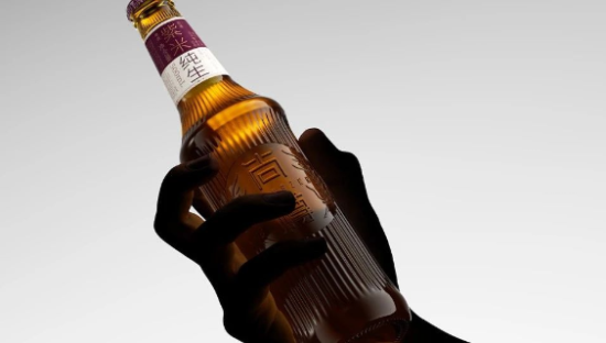 百威+潘虎｜谁是 啤酒包装之王？