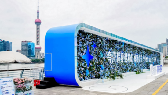 夸克巨型花墙，重磅亮相上海外滩
