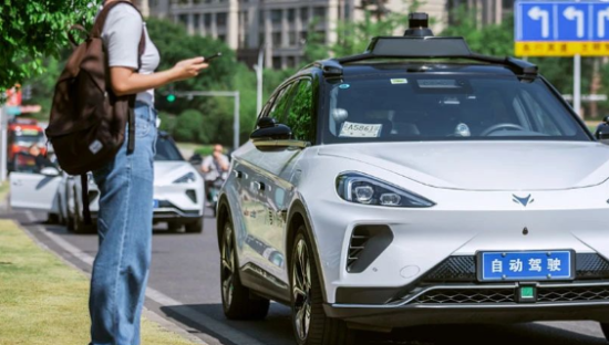 萝卜快跑，动了谁的蛋糕？