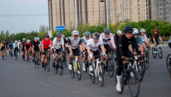 这届年轻人超爱自行车