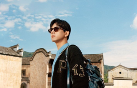 Prada七夕与李现古镇邂逅浪漫