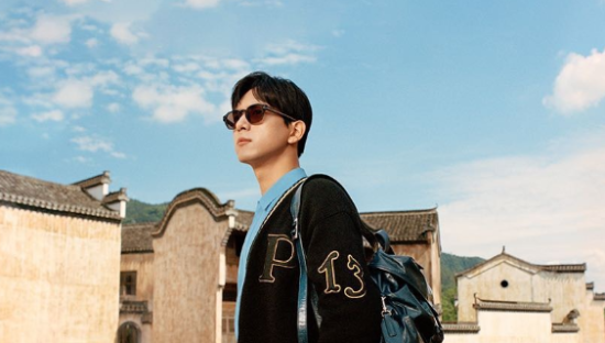 Prada七夕与李现古镇邂逅浪漫