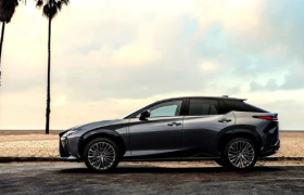 销量激增22万辆，雷克萨斯向国产车投降！