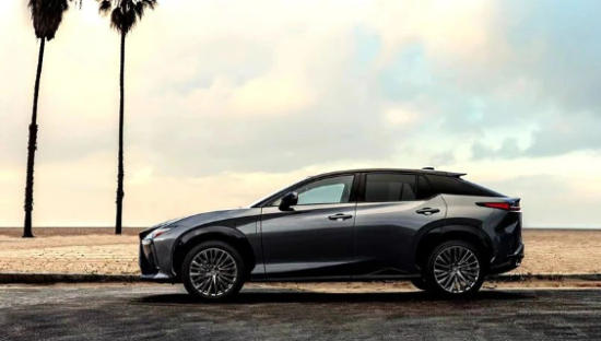 销量激增22万辆，雷克萨斯向国产车投降！