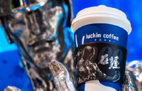 瑞幸x艺术家任哲，超酷收藏级周边