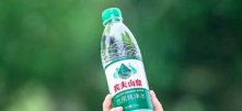 派纯净水“小绿瓶”出战，农夫山泉猛烈反击