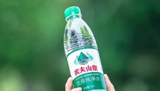 派纯净水“小绿瓶”出战，农夫山泉猛烈反击