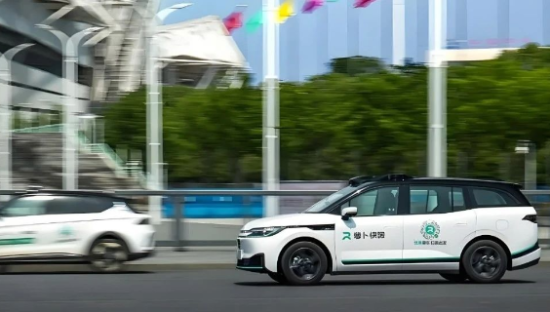 无人驾驶出租车，迎来“ChatGPT”时刻