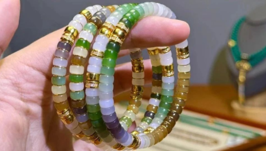 我在小红书卖手串，被文玩女孩抢疯了