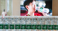 在异国他乡，国家队喝什么水？