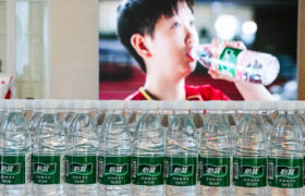 在异国他乡，国家队喝什么水？