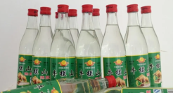 被誉为“光瓶酒之王”的牛栏山，正在失去昔日荣光