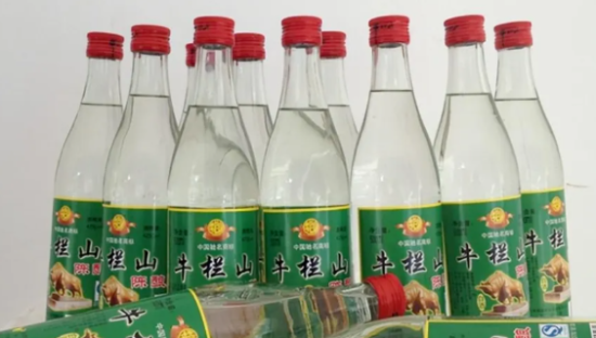 被誉为“光瓶酒之王”的牛栏山，正在失去昔日荣光