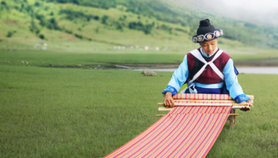 薇诺娜《织女的礼物》，云南织锦​的祝福心意