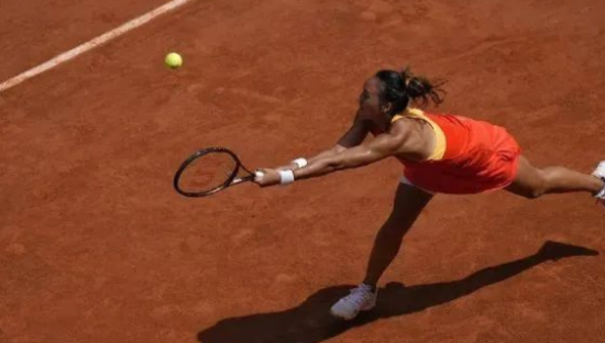 郑钦文夺冠，霸王茶姬笑了，伊利栽了！