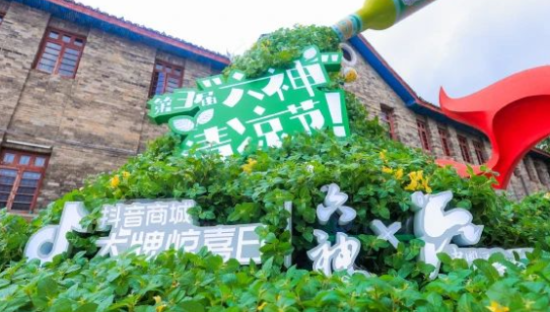 六神夏天造了座“清凉城”，终于瞒不住了