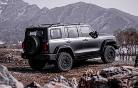 别再劝中国车企内卷了