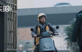 杭州外卖员下跪，扒了美团一层皮！