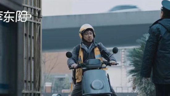 杭州外卖员下跪，扒了美团一层皮！