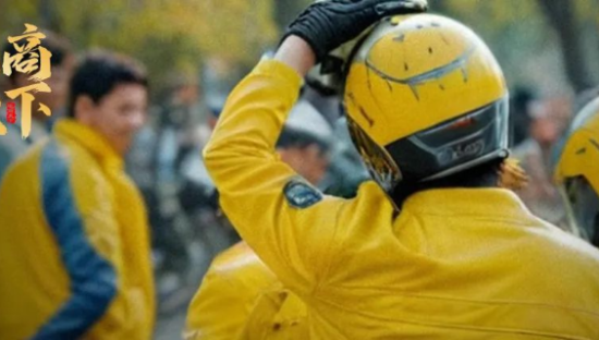 外卖员又被逼下跪?美团这次真的慌了