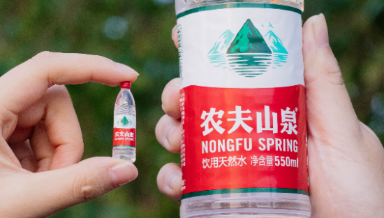 模仿农夫山泉失败，这个无底线广告被嘲出圈！