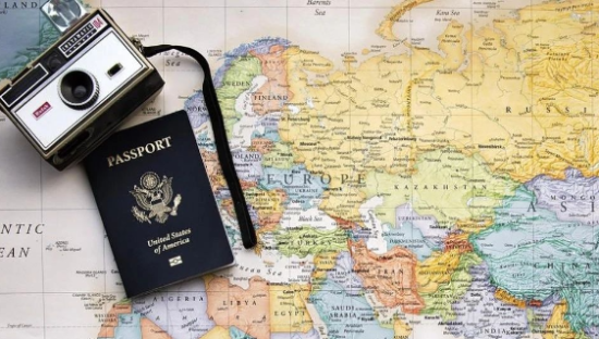 后悔和父母出游的年轻人，正在计划带宠物旅行