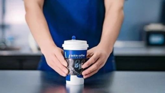 瑞幸卖奶茶，霸王茶姬不慌