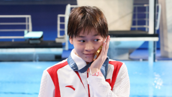 买苹果手机的全红婵，被推上“舆论审判台”