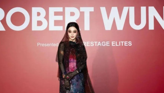 范冰冰“女巫装”亮相大秀，巴黎世家自愧不如