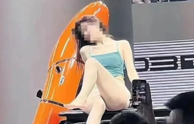 奇瑞车模大尺度表演，网友：误入“18禁”场所…
