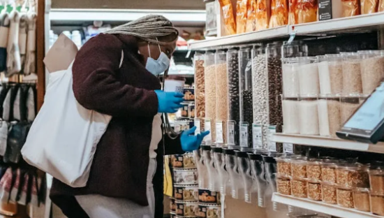 半年营收3543亿！昔日沃尔玛“死敌”，如今靠降价硬控美国中产？