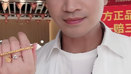 “过气”的中年男星，在视频号“收割”阿姨粉