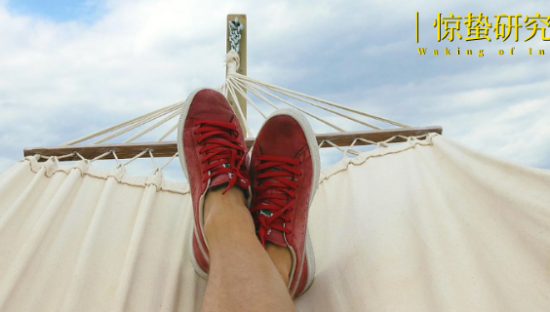 “请三休八”刷爆朋友圈，「自助长假」消费火了