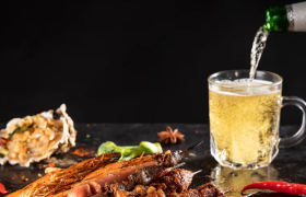 烤串、鸡架、大乌苏：肯德基们的入乡随俗到了next level