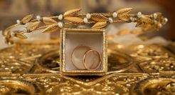 金价狂飙，“吓坏”周大福们