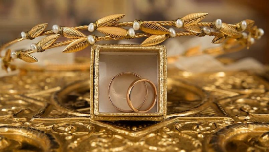 金价狂飙，“吓坏”周大福们