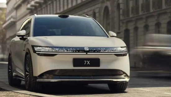23万开卖的极氪7X，想跳出Model Y画的舒适圈