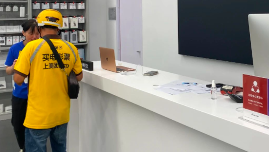 外卖卖iPhone，不止拼“手速”