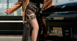 月薪10万的中产，买爆问界M9