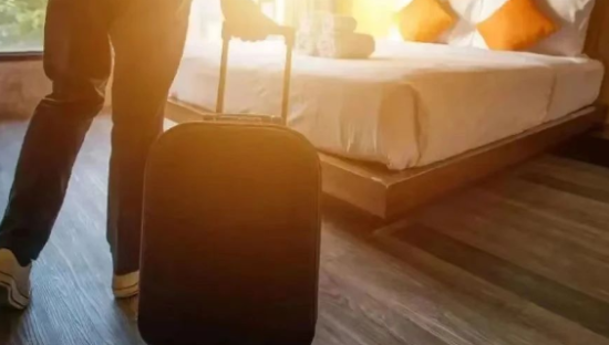 旅行社“哭穷”，OTA却赚翻了