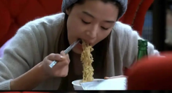 月薪2万都快要吃不起泡面？“性价比泡面”被打工人默默买爆