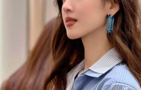 “奶茶妹妹”章泽天高调复出，京东彻底急了