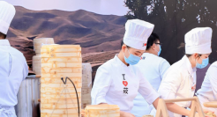 餐饮头部，正在学会关店