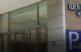 “开店狂魔”瑞幸，开始付出代价