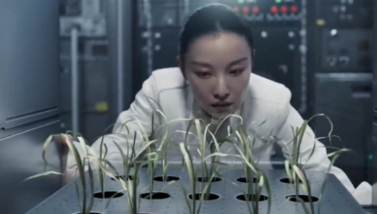 兰蔻×倪妮首部科幻电影，《流浪地球》既视感