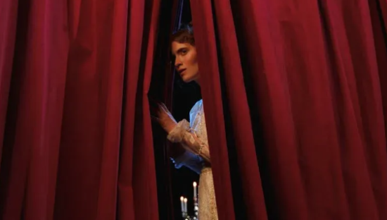 半年关店100万+，这个行业靠“整活”逆天改命