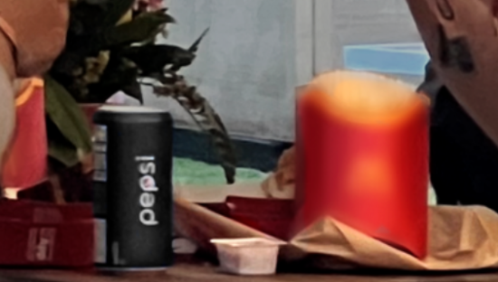 百事可乐用4张打码海报，暗暗较劲