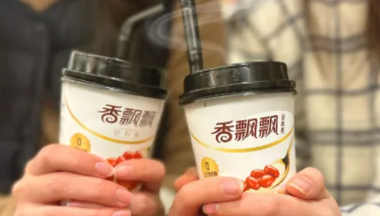 一位60岁的老板，重新卖起了奶茶