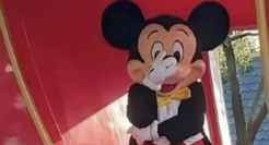 迪士尼全员“爆改”向佐？网友：向佐的风还是吹到了迪士尼！